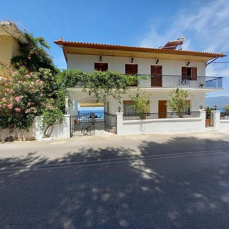 Ekie Apartment With Sea View كالاماتا المظهر الخارجي الصورة