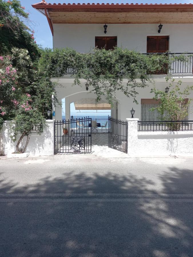 Ekie Apartment With Sea View كالاماتا المظهر الخارجي الصورة
