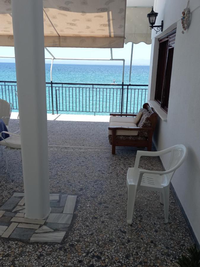 Ekie Apartment With Sea View كالاماتا المظهر الخارجي الصورة