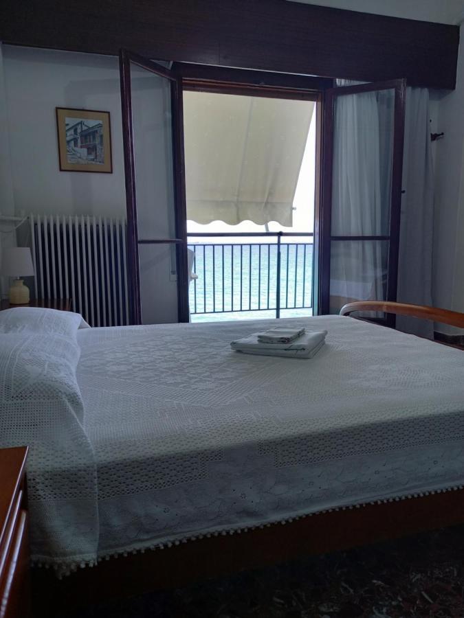 Ekie Apartment With Sea View كالاماتا المظهر الخارجي الصورة