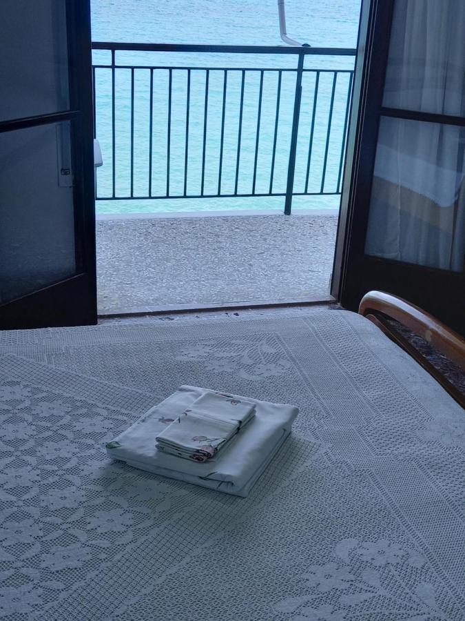 Ekie Apartment With Sea View كالاماتا المظهر الخارجي الصورة